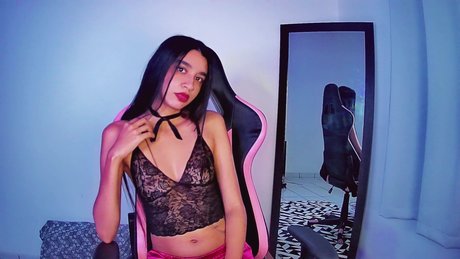 luly crow hd actress img