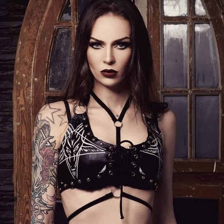 _Lucy Phair_ pretty actress pic