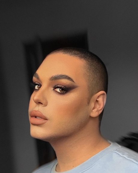 Mario Simenn beautiful model image