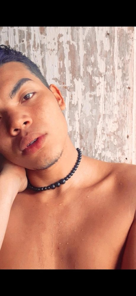 Deonis calleja model perfect image