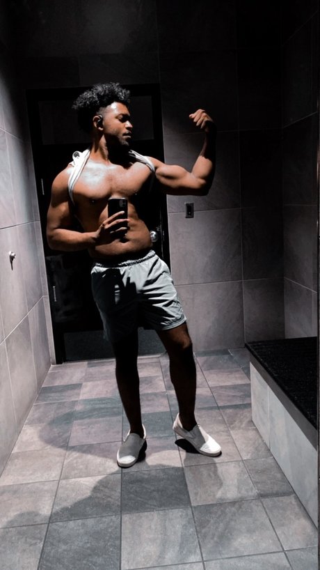 Manning Lane star pretty photos