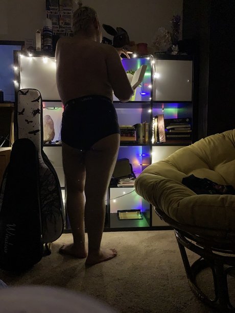 ManDingo model pornographic picture