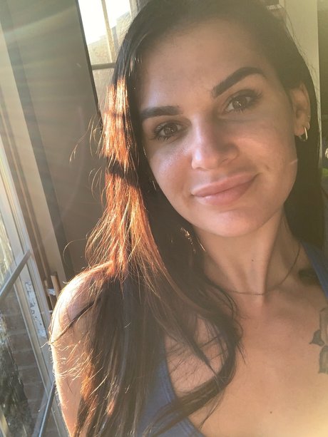 Manda_ pretty pornstar pic