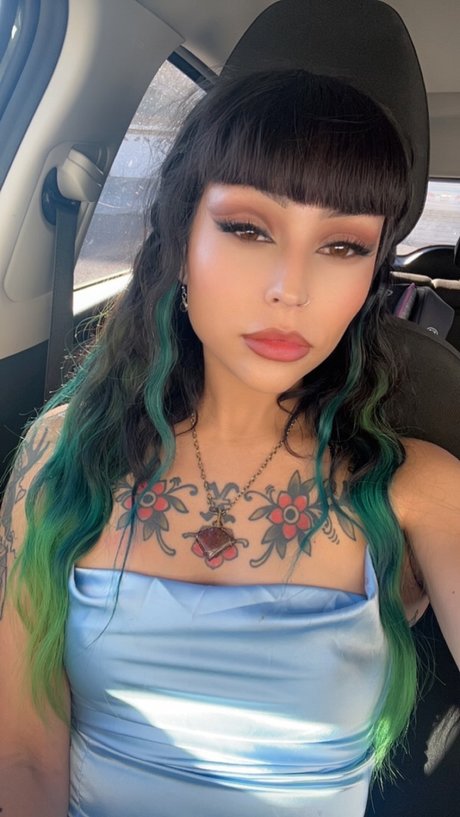 Vee Lovely pornstar exclusive picture