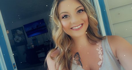 Madi Mae hot actress image