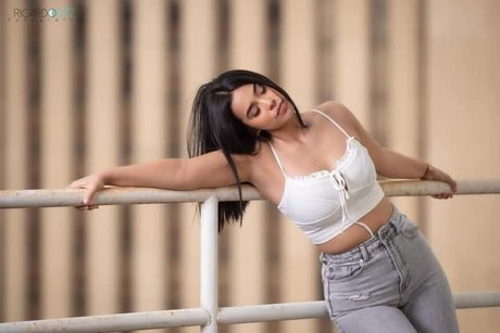 Megan Alv top star pics