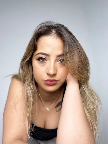 Georgi Free model adult photo