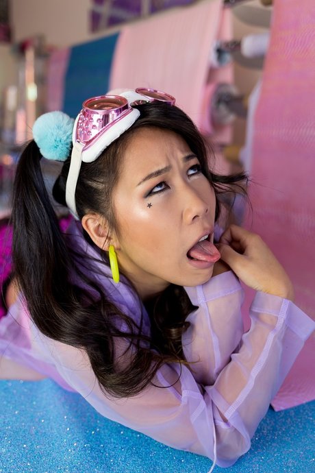 MediocreWallofChina erotic actress pictures