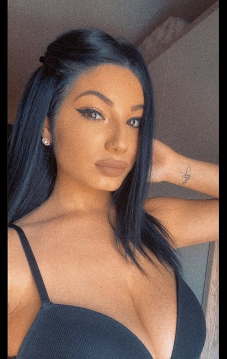 Medde erotic model picture