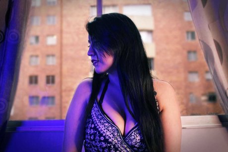 Bell Vicious exclusive star photos