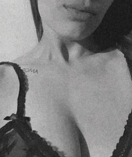 Mayri top model photos