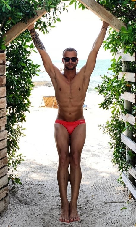 FrankiPdm nude model image