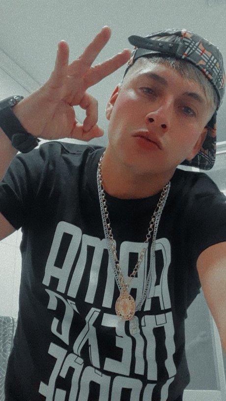 _CHRIS MAU_ naked star image