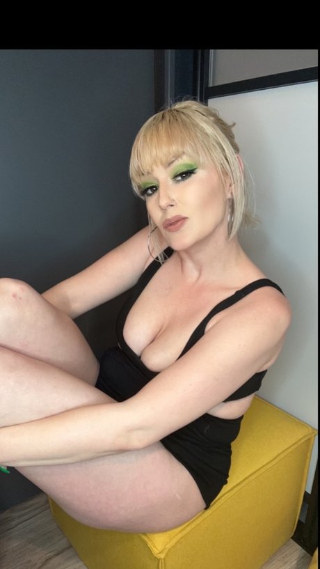 Millie Nichole hd pornstar pics