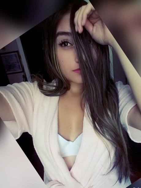 Auris pornographic model pic