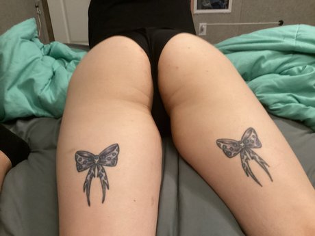 MoonLighttoes model pornographic pic