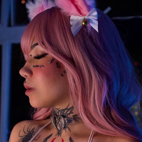 Momoi_ best model picture