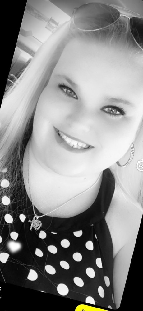 Mandy Gandy star porn pictures