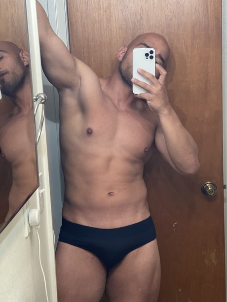 Mizrha Sanz sexy star galleries