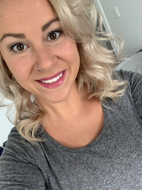 MissLee3 porn star photo