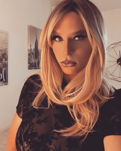 Miss Mantis exclusive model photos