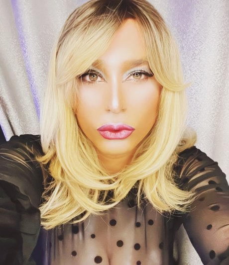 Miss Mantis exclusive model photo