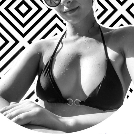 Monique I D sexy model image