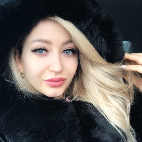 MyaBlonde star hot pics