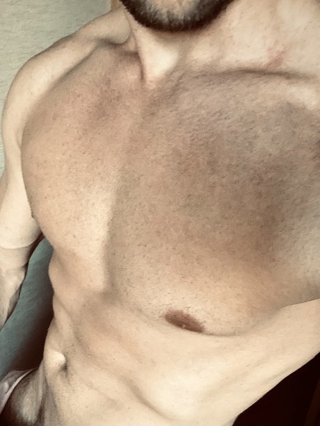 Max Robin star nudes pictures