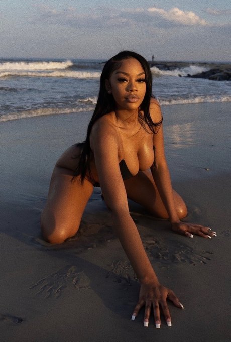 Ms Thang sexy pornstar img