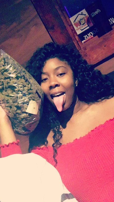 HoneyBun adult star pics