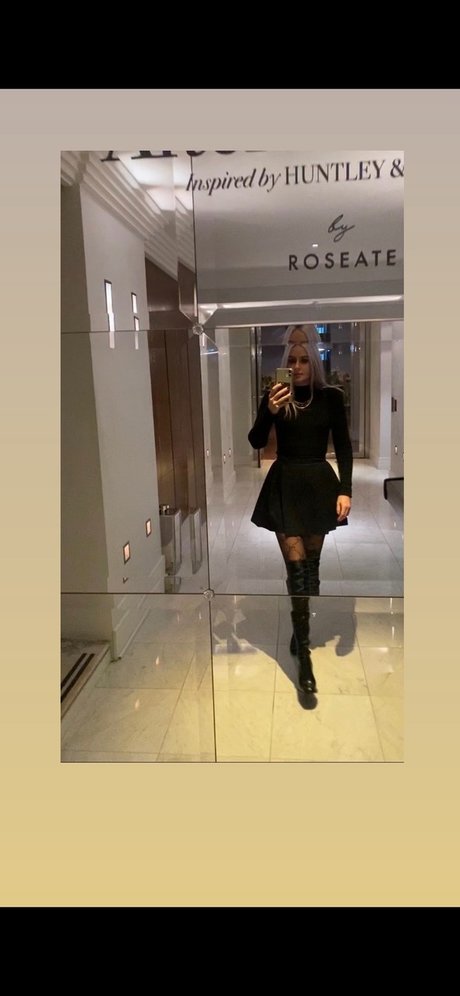 Elitezoya__ erotic pornstar photo