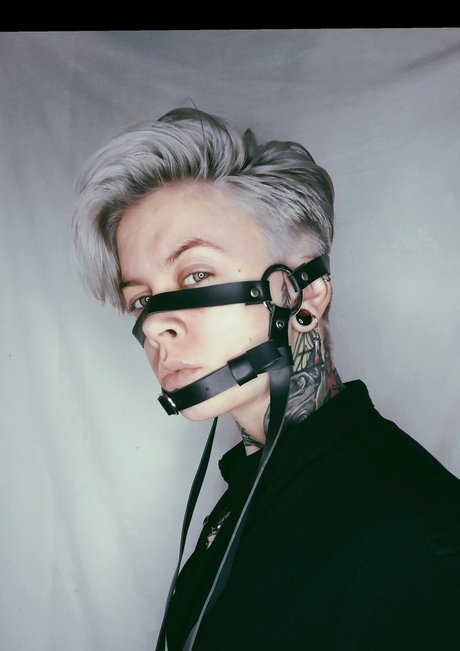 Frida Red pornstar beautiful picture