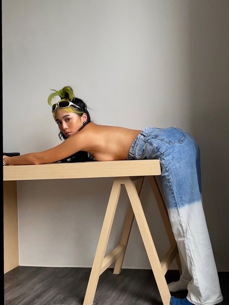 NiLovesNiALot star top photos