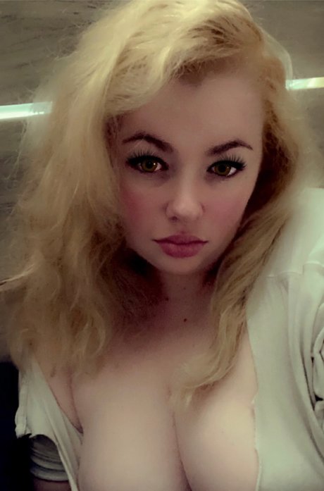 Nicole Tesla model naked pictures