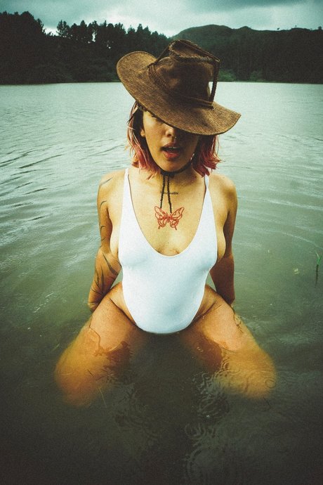 NicolejuPerretta pornstar nude images