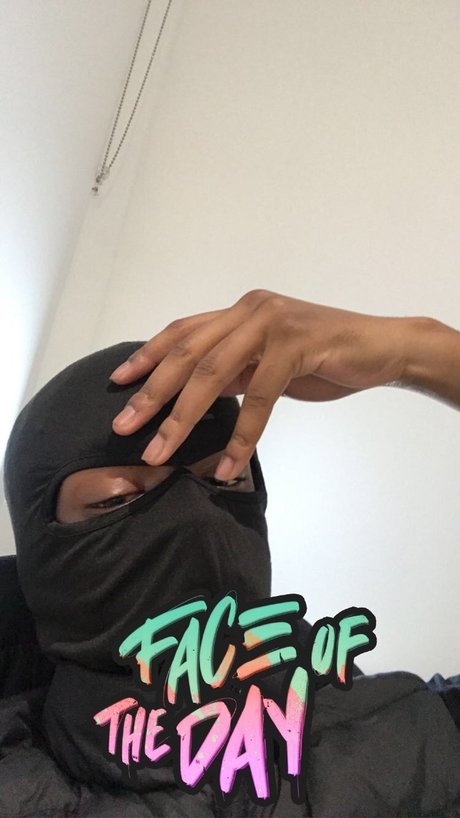 MazCurved_ naked star pic