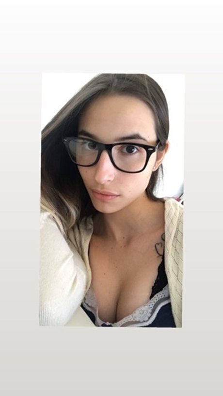 Naomi Mart nez model hot photos