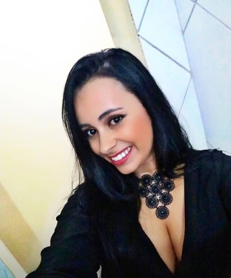 nandinhaof29 model pornographic image