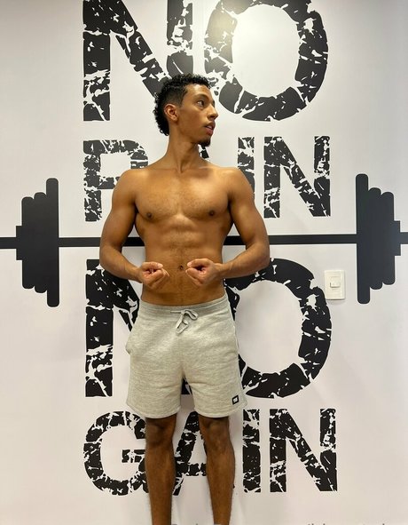 king tylor best model photo