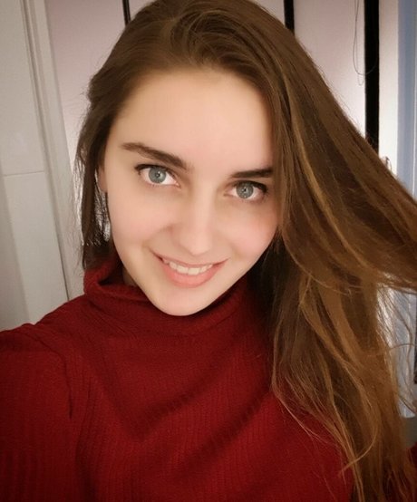Loserfruit model beautiful photo