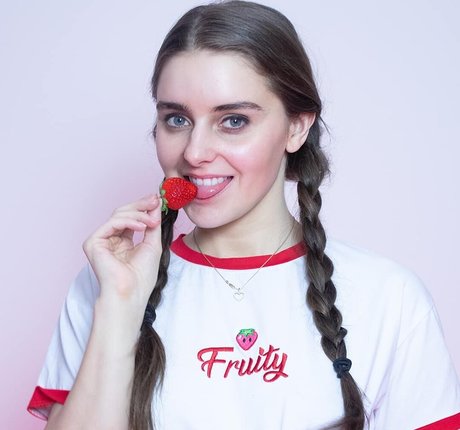 Loserfruit model adult pics