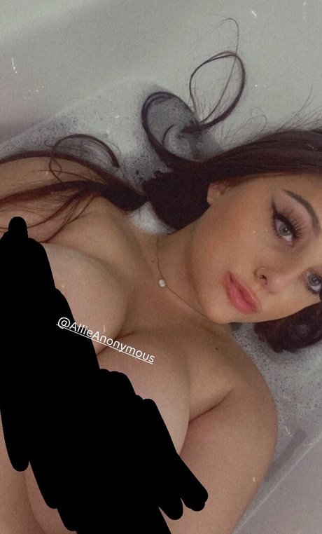 Veryrare1717 naked pornstar img