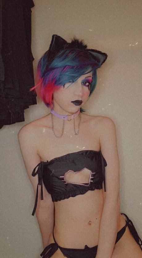 ittybittyloli model naked images