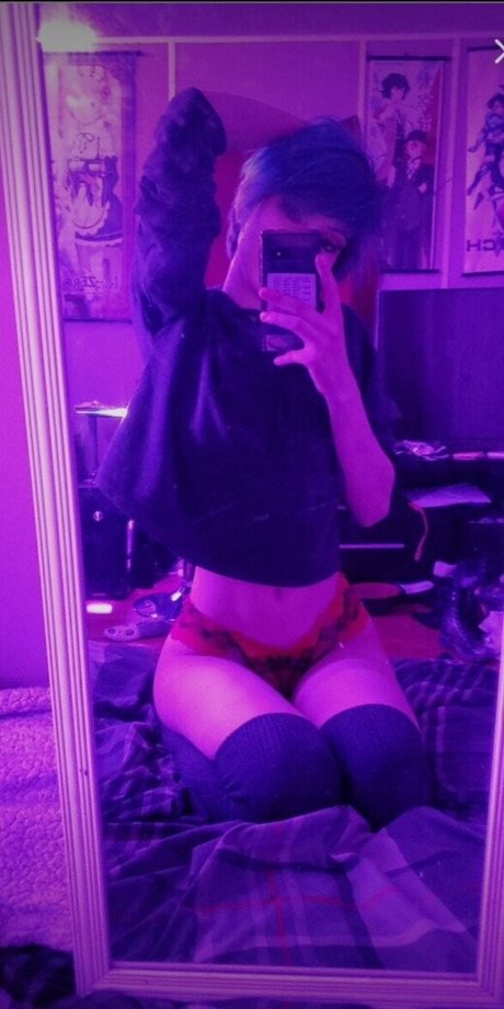 ittybittyloli model free pics