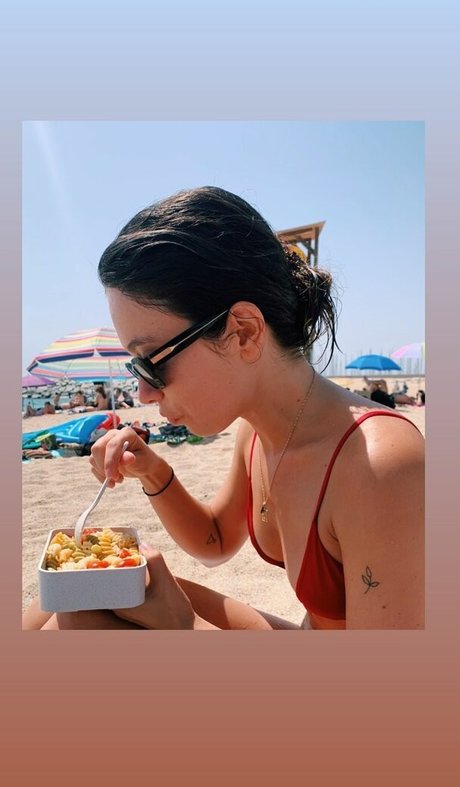 Anna Castillo naked model image