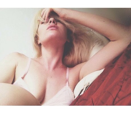 Adriana Abenia star erotic image