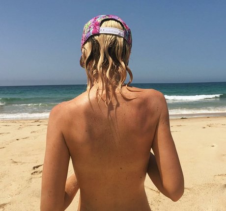 Adriana Abenia model best pics