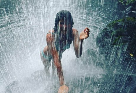 Ariadna Hafez star naked img