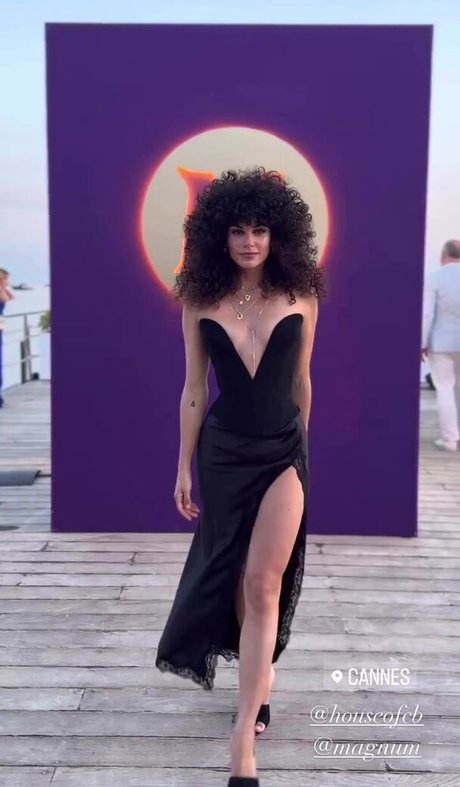 Ariadna Hafez exclusive model picture